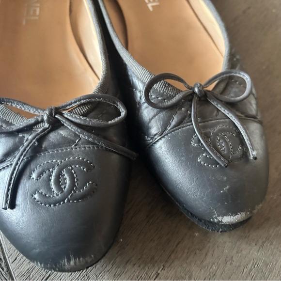 CHANEL Black Aged Calfskin Cap Toe Ballerina used size 39 - Picture 4 of 7